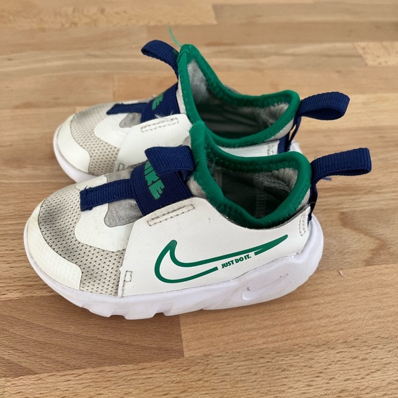 Toddler Nike flex runner size 5 - Picture 2 of 5